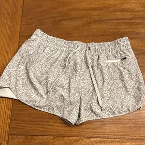 Vuori Women's Athletic Shorts in Gray with Pattern